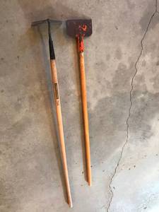 lot 57 image: John Deere Hoe & Ice Scraper
