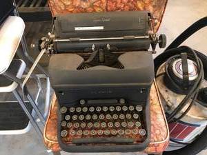 lot 58 image: Vintage L C Smith Typewriter