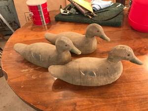 lot 63 image: Vintage Wood Duck Decoys