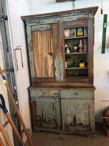 lot 70 image: Vintage Cabinet