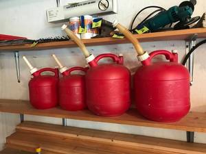 lot 83 image: 4 Gas Cans