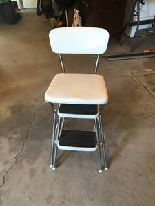 lot 100 image: Cosco Step Stool