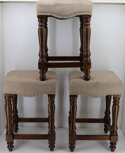 lot 9 image: (3) Linton Stools