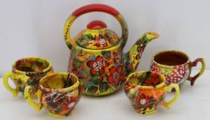 lot 17 image: European Hand Made Teapot & Cups