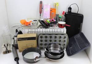 lot 25 image: Large Lot of Kitchen Items