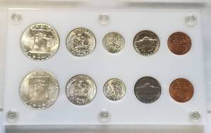 1957 US P & D MINT SET IN HARD PROTECTIVE PLASTIC