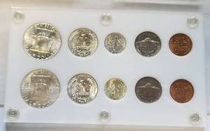 1958 US P & D MINT SET IN HARD PROTECTIVE PLASTIC