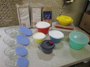 lot 12 image: (D-2) Assorted Kitchen Containers a...