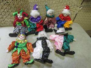 lot 18 image: (CS) 7 Porcelain Clown Dolls...