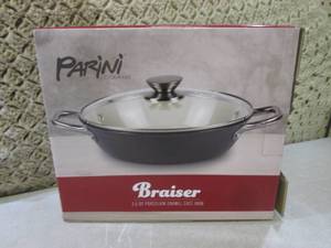 lot 21 image: (F-0) Parini 3.5 Quart Porcelain En...