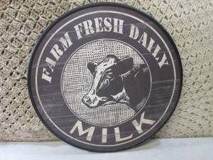 lot 31 image: (FS) Round Wood Farm Fresh Daily Mi...