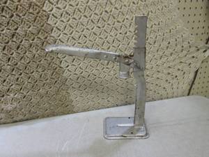 lot 39 image: (EC1) Vintage Bottle Capper...