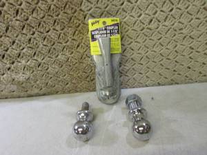 lot 48 image: (EC1) 1 78 Coupler and 2 - 1 78...