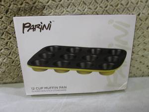 lot 50 image: (RM1) Parini 12 Cup Muffin Pan Glaz...
