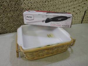 lot 52 image: (CS) Vintage Fire King Casserole Di...