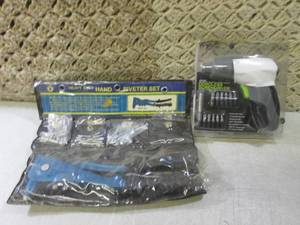 lot 56 image: (F-0) Cordless Screw Driver and Hea...