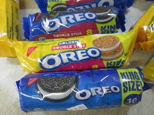lot 73 image: (B-2) 15 Packs of Assorted Oreo Coo...