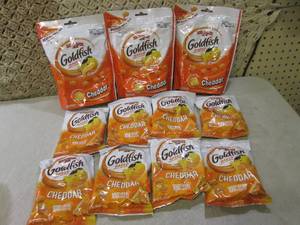lot 86 image: (C-2) Goldfish Cheddar Snack Cracke...