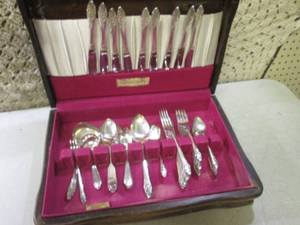lot 104 image: (RM2) Vintage Community Silverware ...