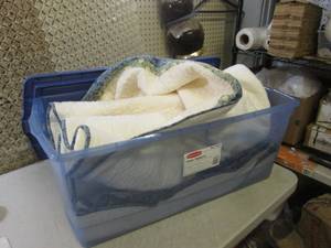 lot 109 image: (EW6) Large Quilted Blanket in Larg...