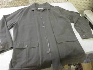 lot 118 image: (E-1) Tommy Bahama Button Up Jacket...