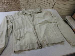 lot 124 image: (E-2) Tommy Bahama Zip Up Jacket Si...