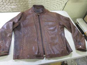 lot 131 image: (E-2) Tommy Bahama Zip Up Leather J...