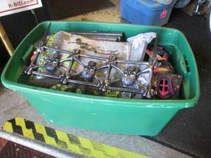 lot 133 image: (EW3) Large Tote Full of Assorted H...