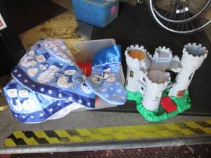 lot 134 image: (EW3) Tote with Toy Castle, Christm...