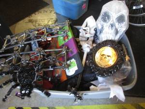 lot 137 image: (EW4) Large Tote Full of Assorted H...