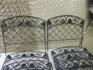 lot 143 image: (F-3) 12pc Metal Lawn Border 17 Lo...