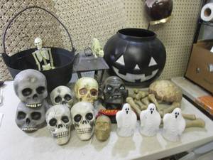 lot 157 image: (A-3T) Assorted Halloween Decor...