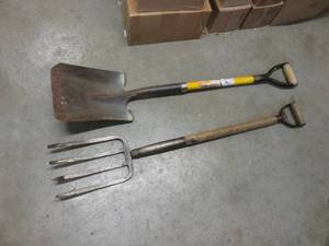 lot 174 image: (RMDR) Shovel and Garden Fork...