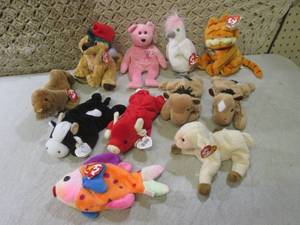 lot 227 image: (F-0) Assorted TY Beanie Babies...