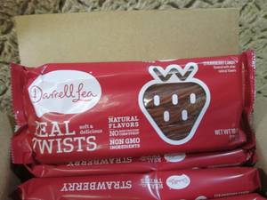 lot 289 image: (C-2) 8 Packs of Strawberry Twists ...