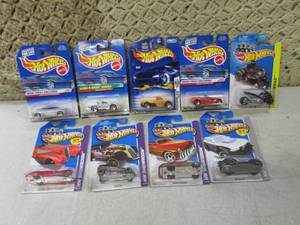 lot 300 image: (C-4) Assorted Hot Wheels Cars...