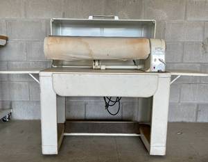 lot 02 image: Vintage Antique Frigidaire General Motors Rotary Iron Press