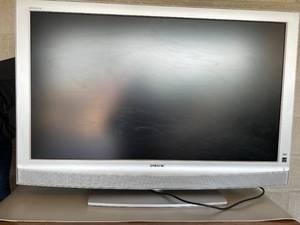 lot 9 image: Sony Bravia 40 Computer Gaming Monitor