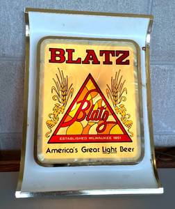 lot 11 image: Lighted Vintage Blatz Beer Sign