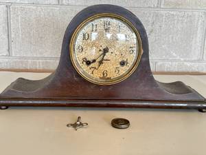 lot 14 image: Sessions Mystic Vintage Wind up Mantle Clock.  