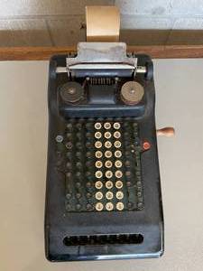lot 15 image: Vintage Adding Machine
