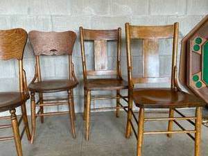 lot 17 image: Lot of 4 Wooden Chairs