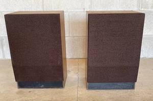 lot 31 image: Set of 2 Stereo Speakers