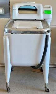 lot 26 image: Maytag Premier Vintage Washing Machine