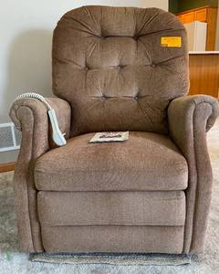 lot 48 image: Pride Power Lift Recliner Chair
