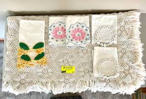 lot 68 image: Handmade Crochet Bedspread with Pillow Cases 