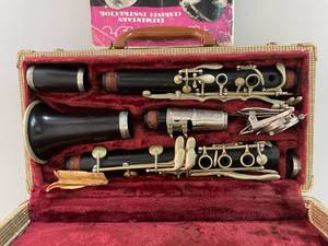 lot 80 image: Vintage Clarinet Lemont Paris Martin Freres