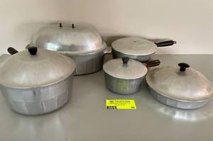 lot 90 image: Lot of Household Institure Aluminum Cookware