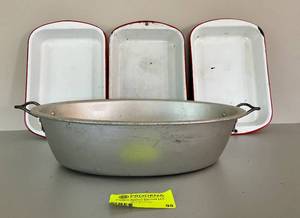 lot 95 image: Lot of CakeRoasting Pans