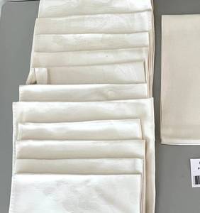 lot 110 image: Lot of Ivory 12 Cloth Napkins and Banquet Tablecloth